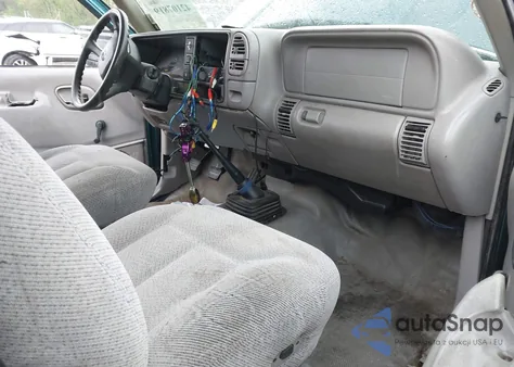 1998 Chevrolet C1500 Fleetside из США, поврежденный, VIN 1GCEC19W0WE256015